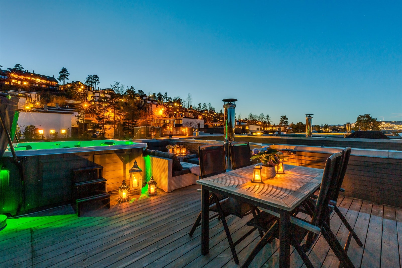 Kveld på takterrassen Galleribilde