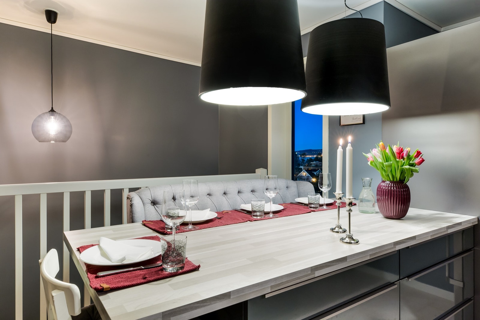 Øy ved kjøkken er en flott samlingplass for familien Galleribilde