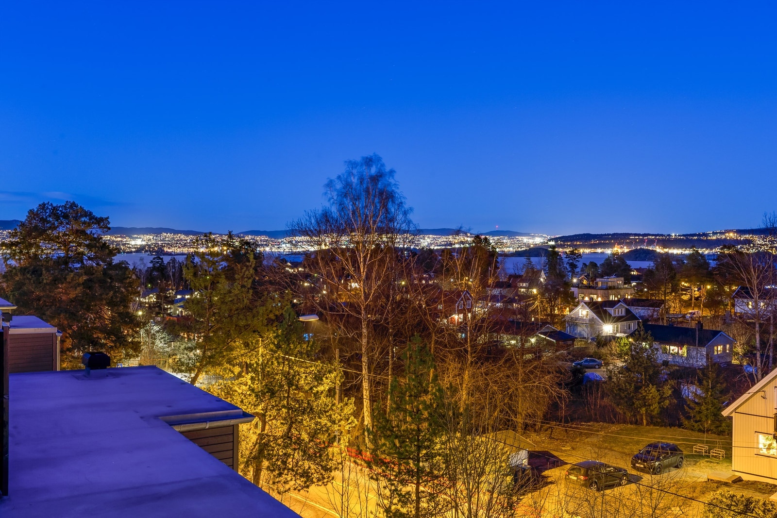 Den nydelige utsikten mot Oslo kan nytes fra takterrasse og kjøkken Galleribilde