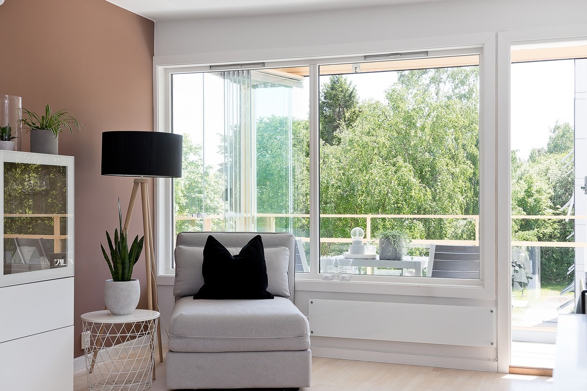 Vegger er helsparklet og malt i Organic Red fra Jotun. Galleribilde