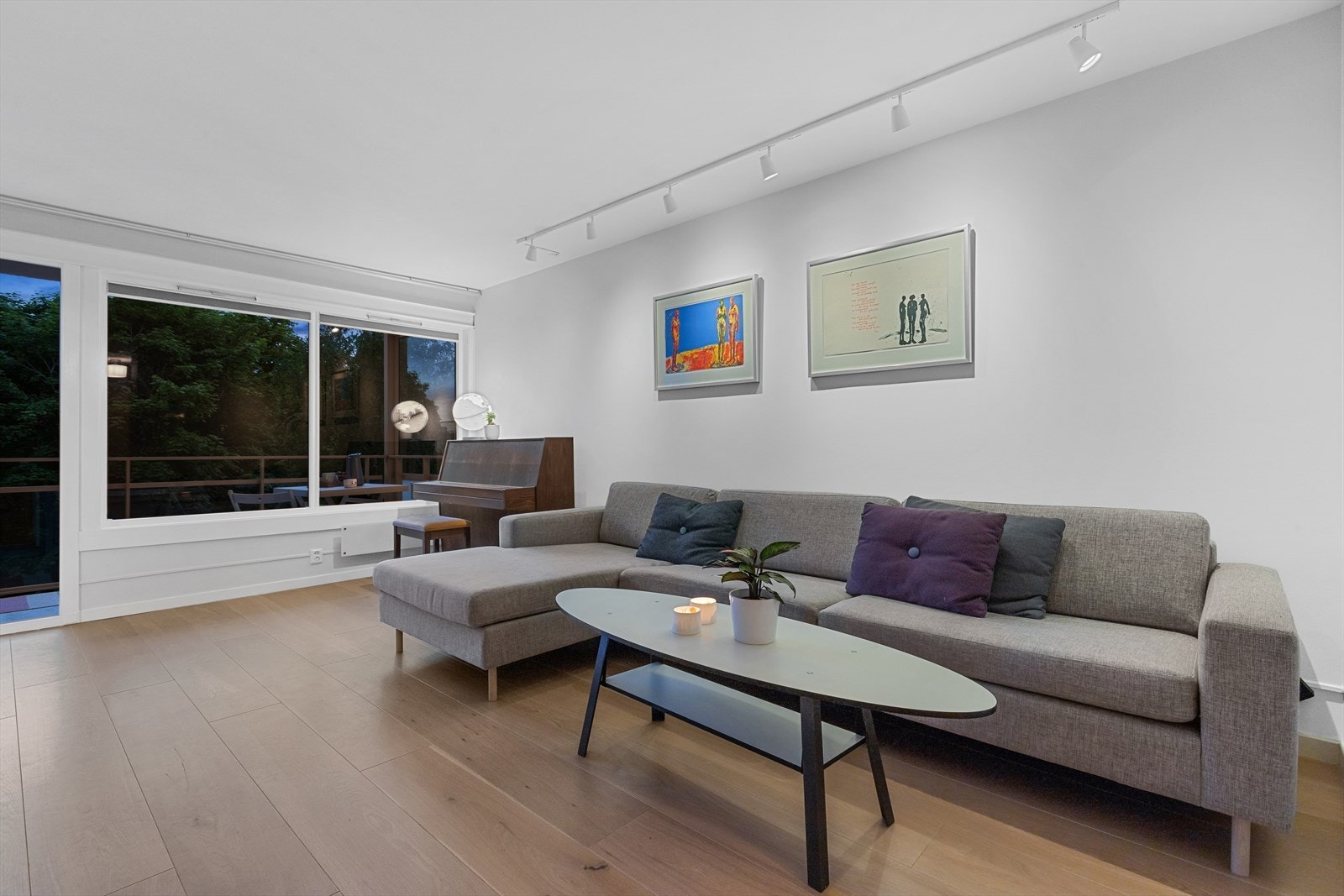 Gjennomgående leilighet i 2. etasje med stor balkong vendt mot solrike sydvest. Galleribilde