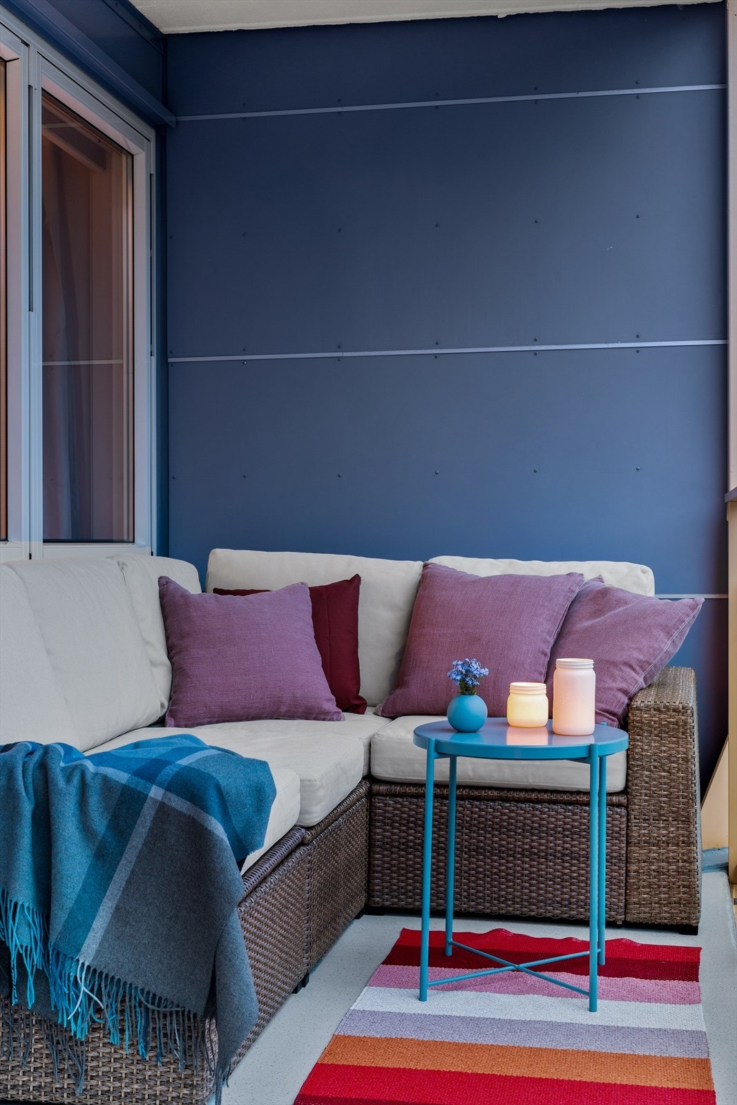 Leiligheten ligger i et svært barnevennlig og etablert boligområde på Hovseter. Kollektivet borettslag ligger stille og rolig til med fine gangveier og lekeplasser uten trafikk. Galleribilde