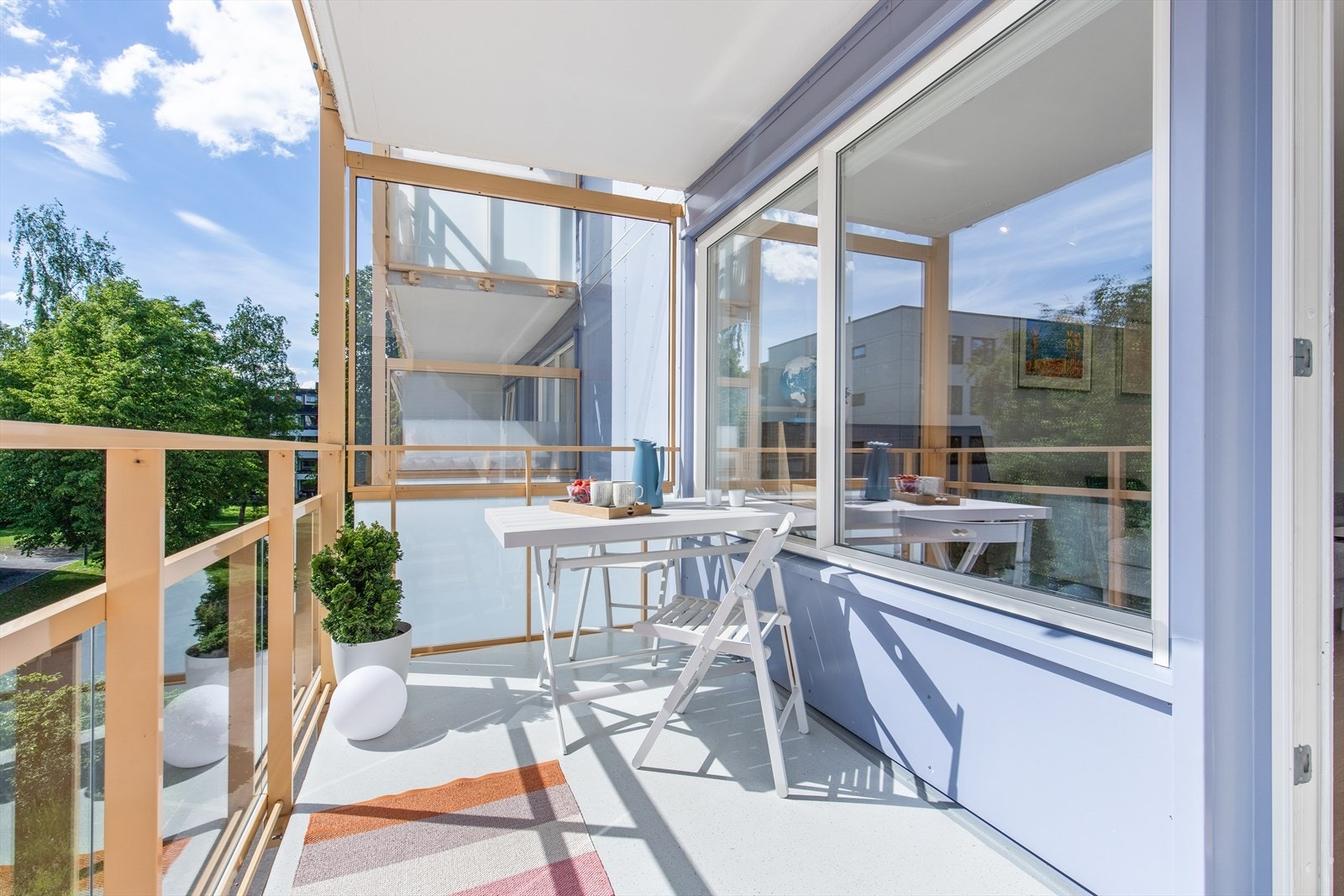 Balkongen er på hele 11 m² og har plass til både loungeavdeling, grill og spisegruppe. Galleribilde