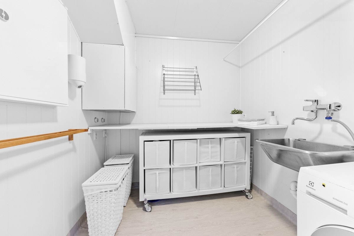 Like ved badet ligg dette vaskerommet Galleribilde