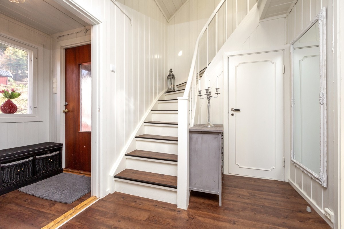 Hyggelig gangareale i 1.etg. med nytt gulv Galleribilde