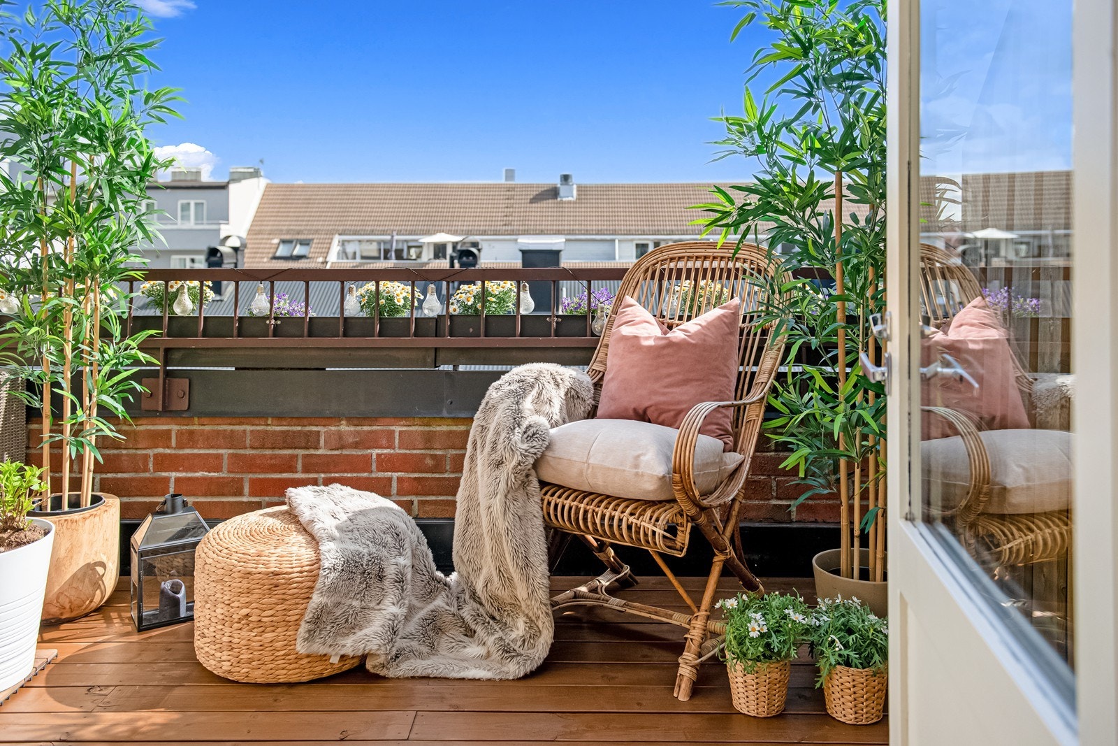 Boligen er fritt beliggende i 7. etasje med direkte heisadkomst Galleribilde