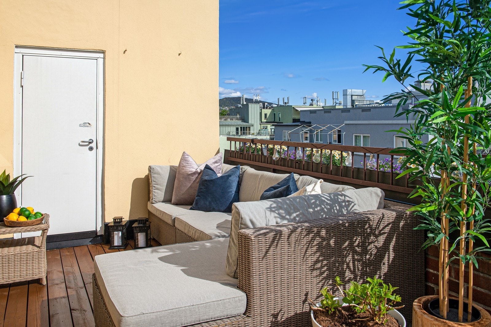 Praktisk utebod med adkomst fra terrassen Galleribilde