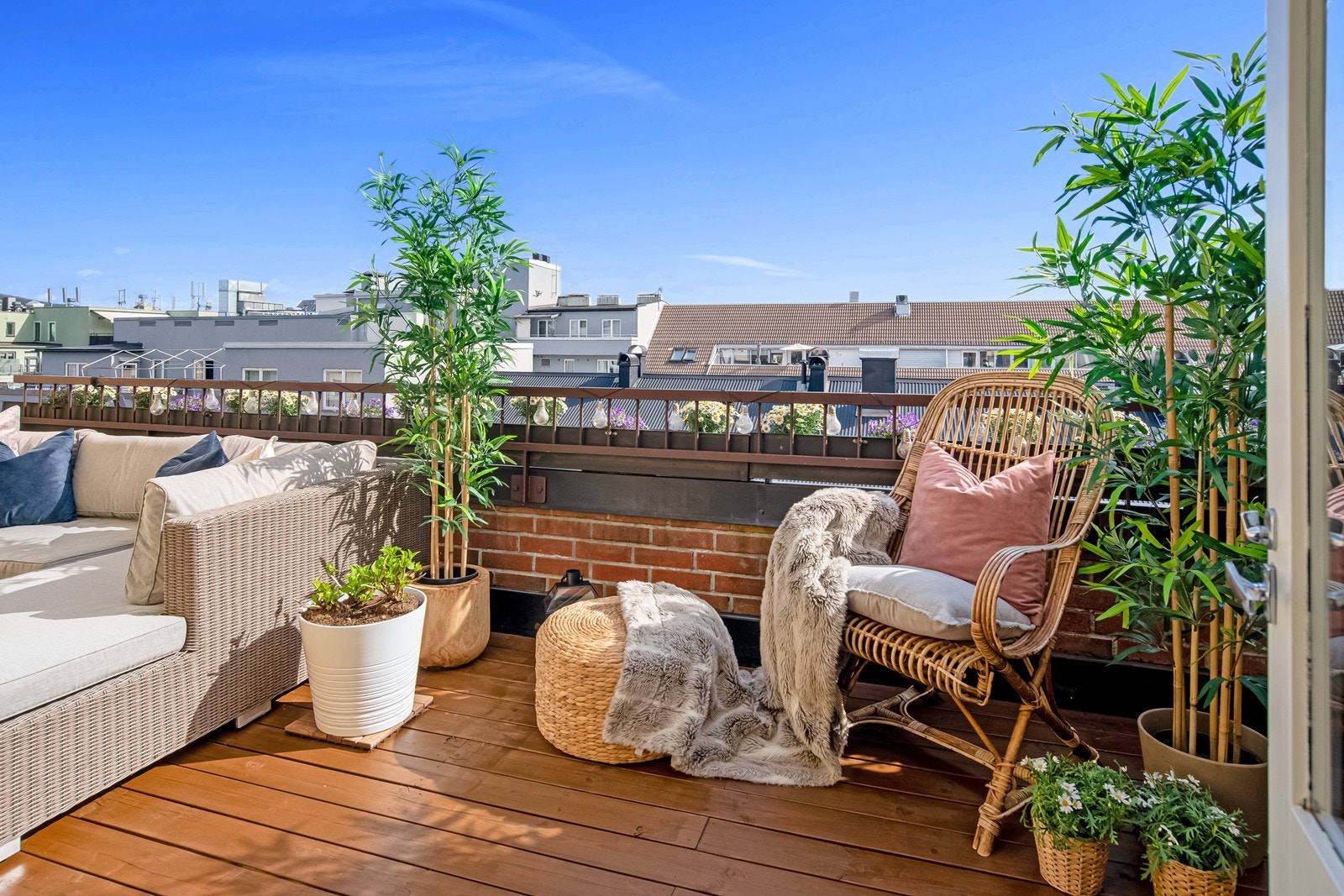Terrasse er nybeiset i 2020 og med nye terrassebord i 2017 Galleribilde