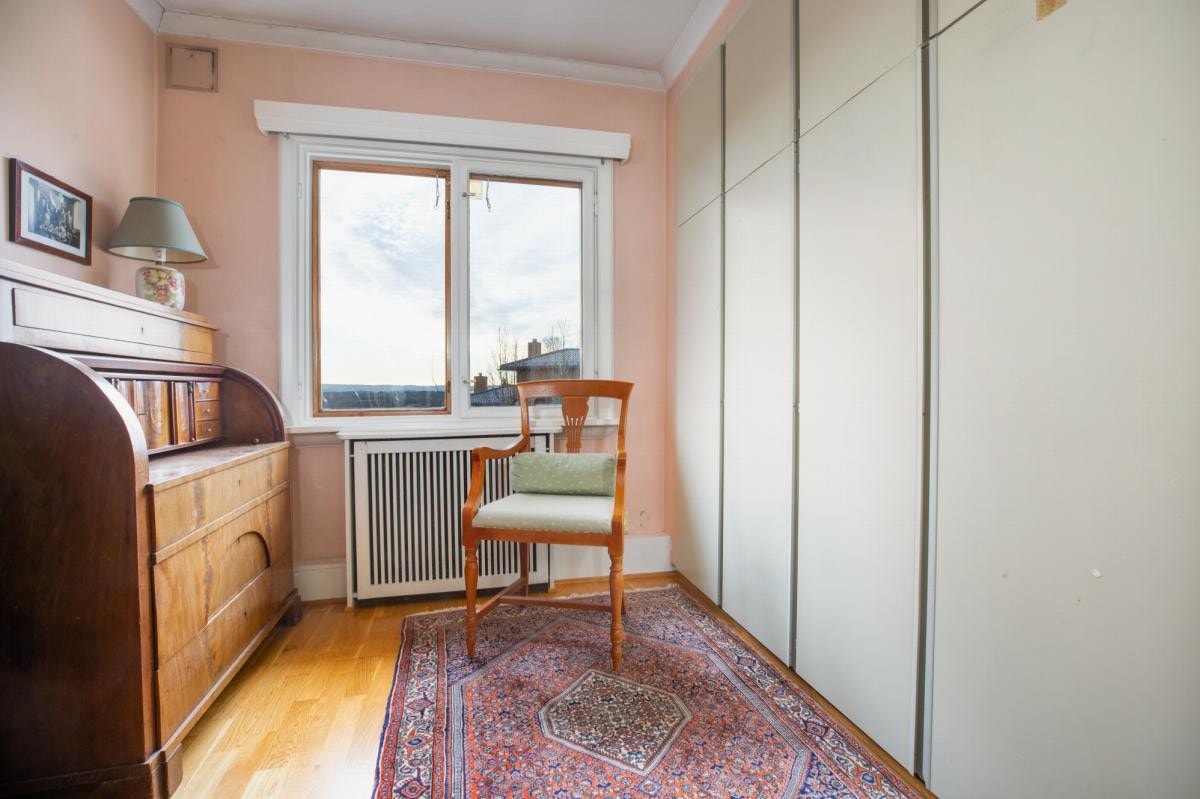 Soverom med innebygde garderobeskap Galleribilde