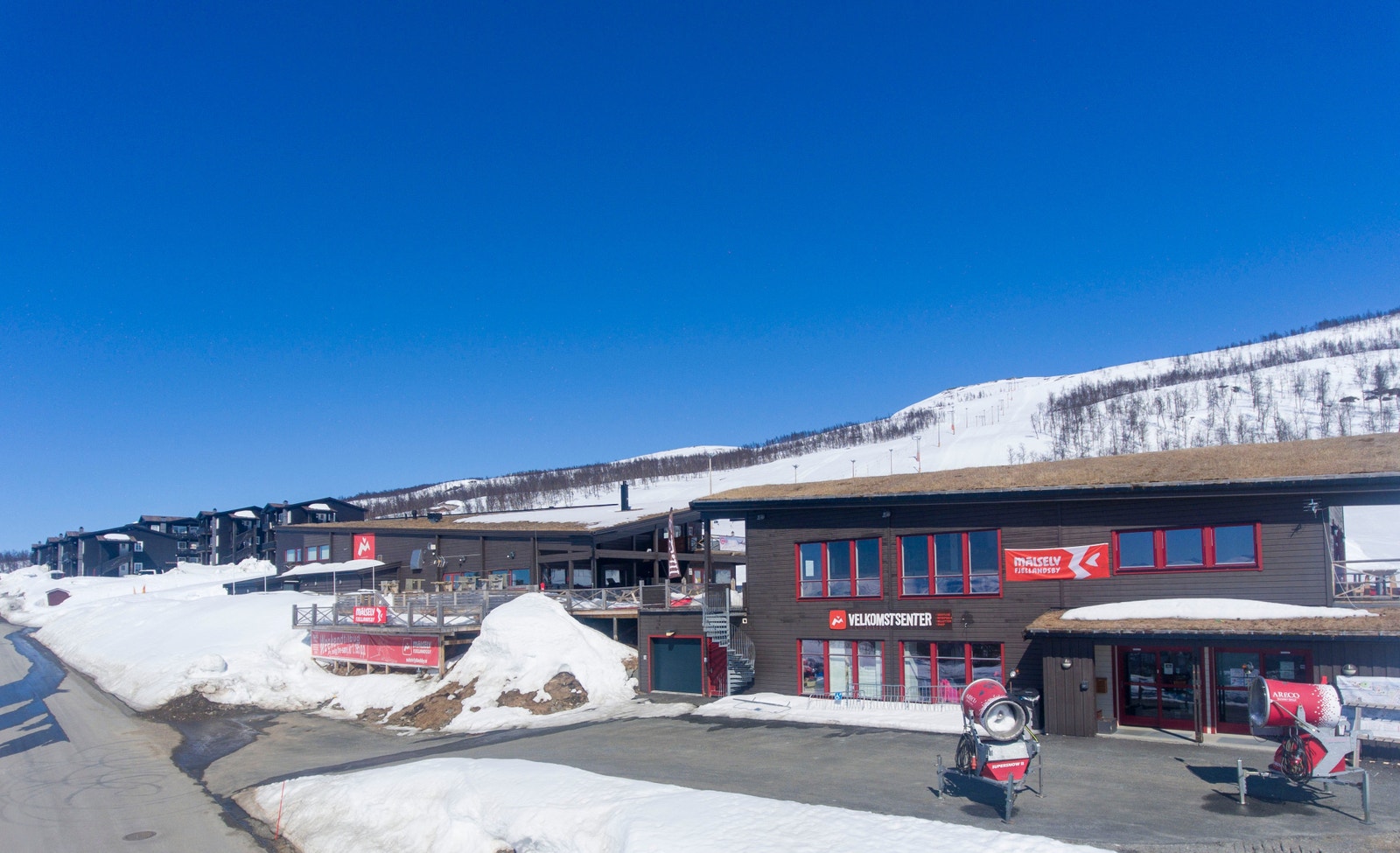 I sentrum av Fjellandsbyen finner du velkomstsenter, skicafe, pub, sportsbutikk, skiutleie, møte og konferansesenter Galleribilde