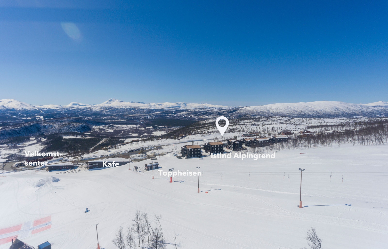 Utsikt fra bakkene ved Toppheisen mot tomter for salg, Istind Alpingrend mm. Galleribilde