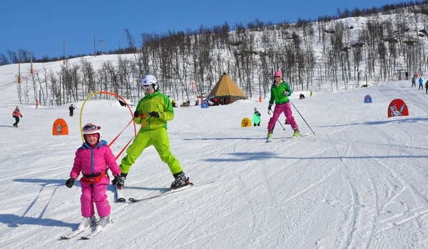 Foto: Grunneier. Skiskolen i Målselv Fjellandsby har skikurs for erfarne og nybegynnere Galleribilde