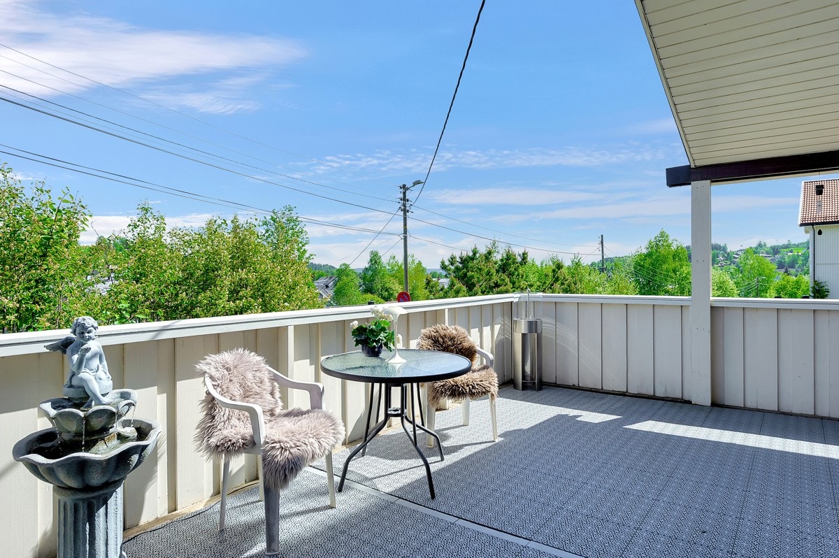 Boligen har flere flotte uteplasser Galleribilde