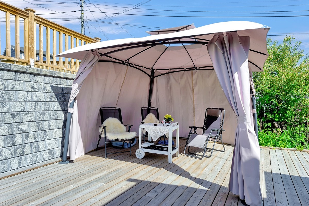 Boligen har flere flotte uteplasser Galleribilde