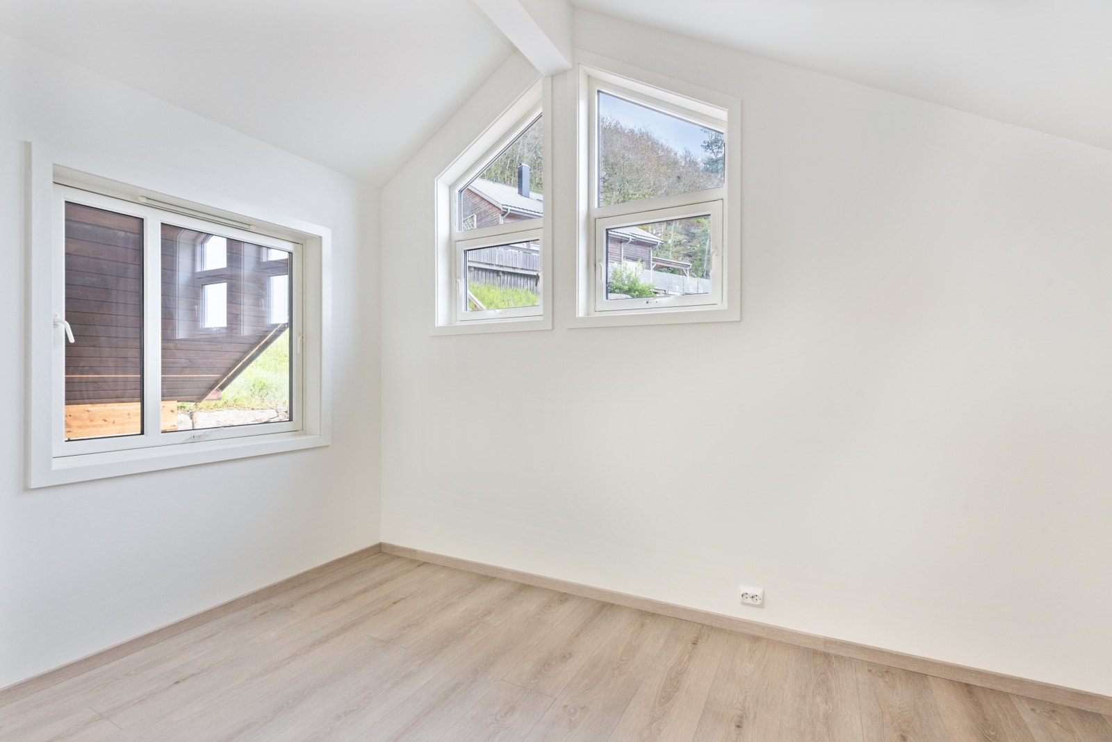 Tilsvarende hytte som er innredet. Soverom loft. Galleribilde