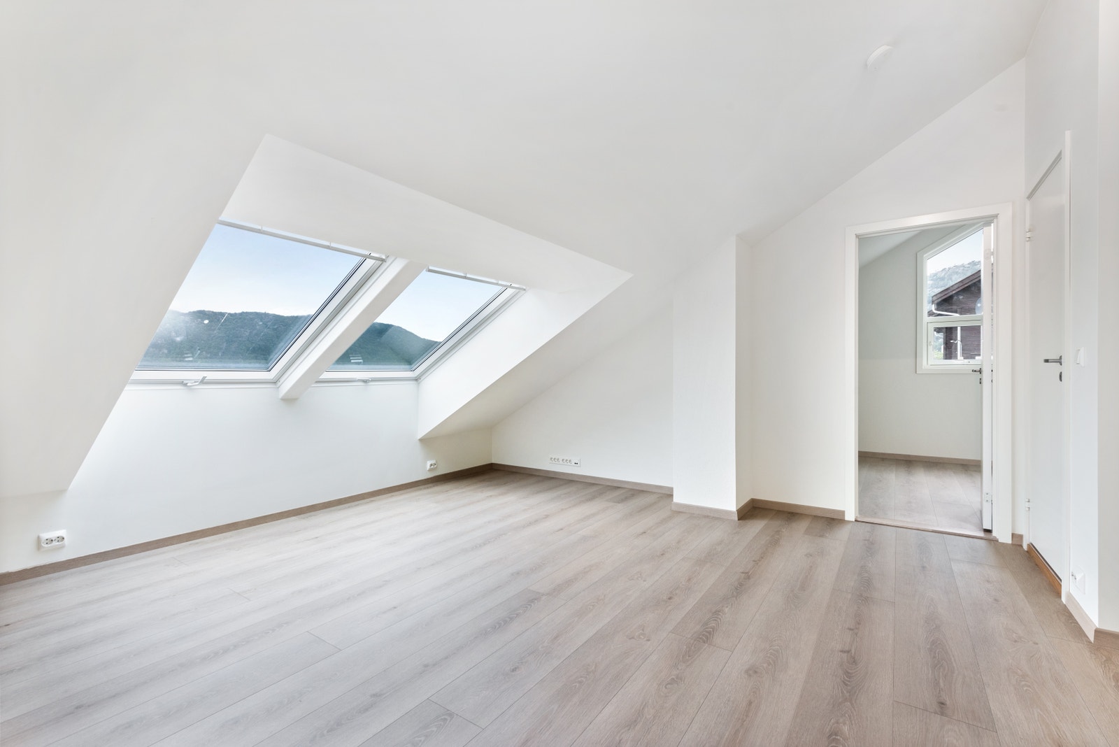 Tilsvarende hytte som er innredet. Loftstue Galleribilde