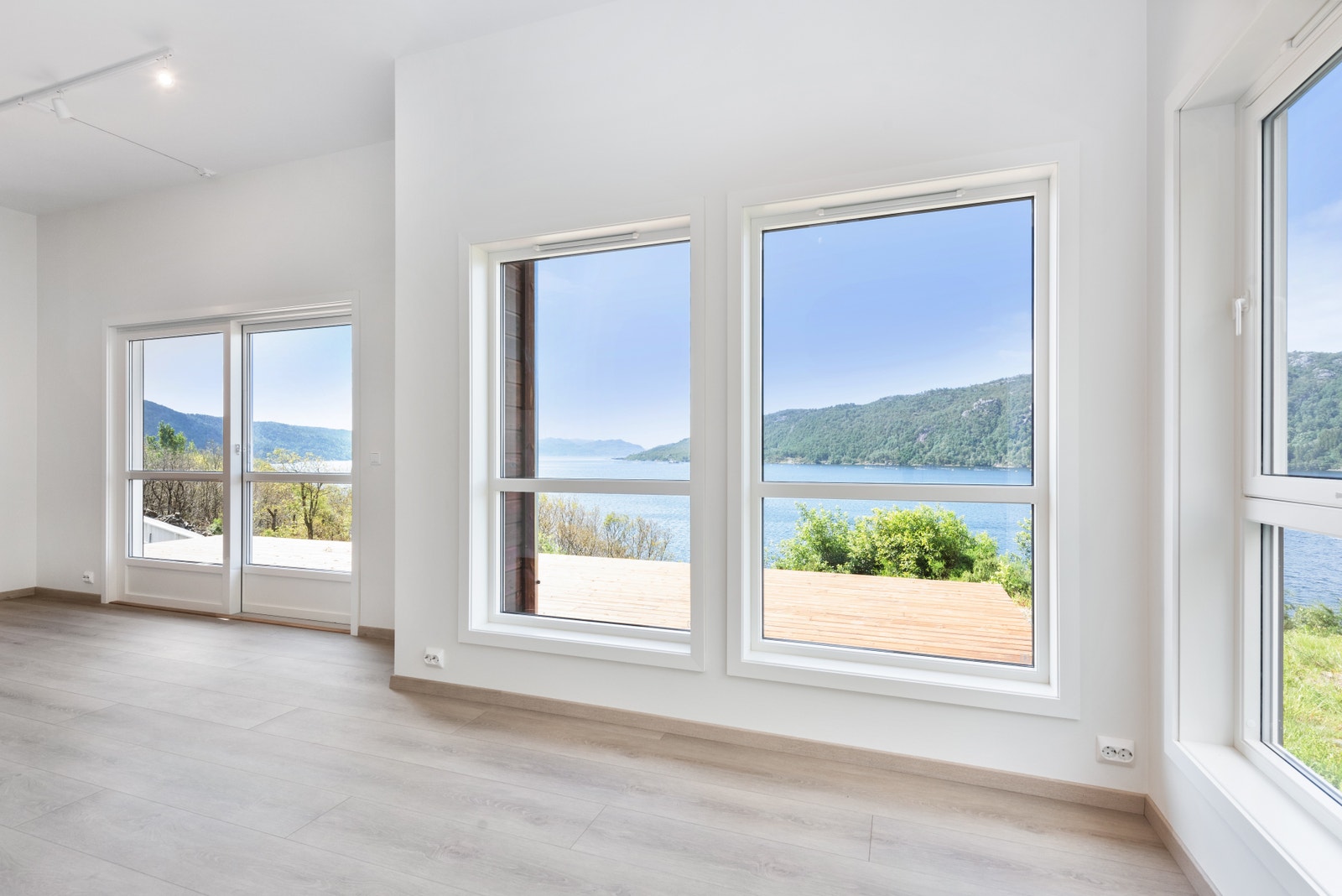 Tilsvarende hytte som er innredet. Stue / utsikt. Galleribilde