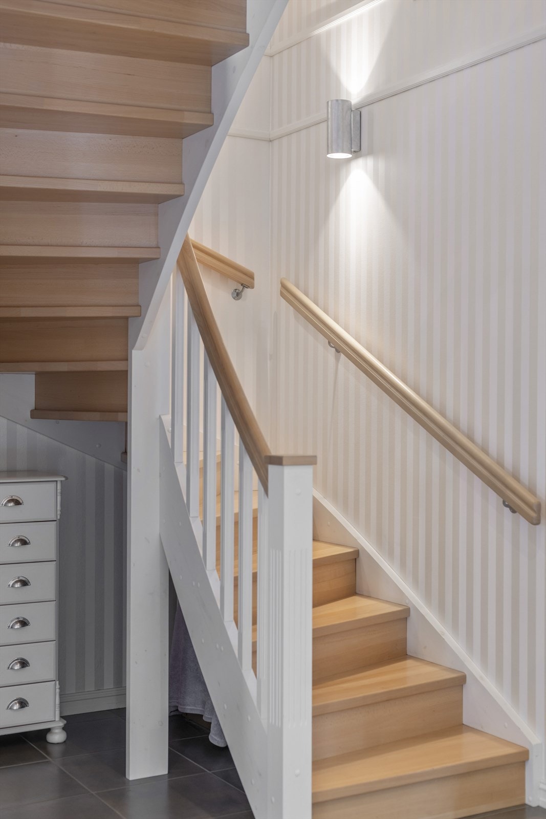 Trapp til boligens 2. etasje Galleribilde