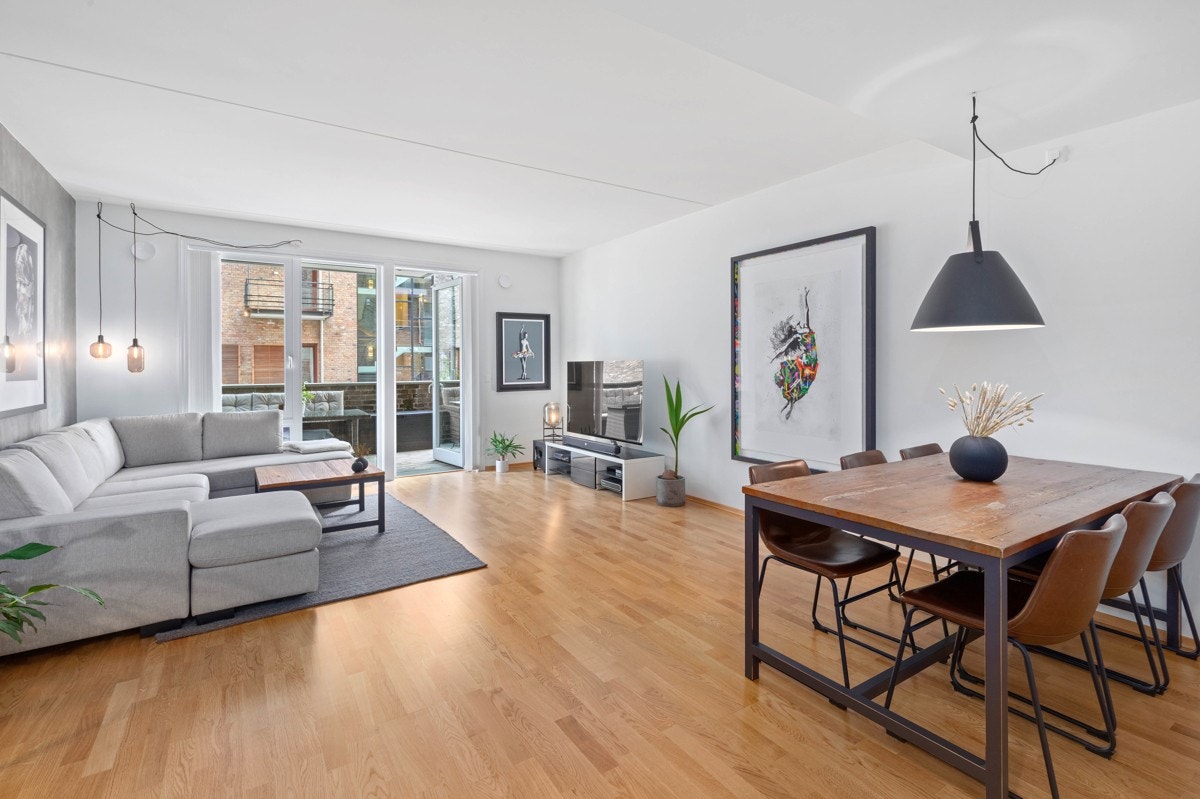 Sørmegleren ved Kristian Lossius har gleden av å ønske deg velkommen til Skansen 10! Galleribilde