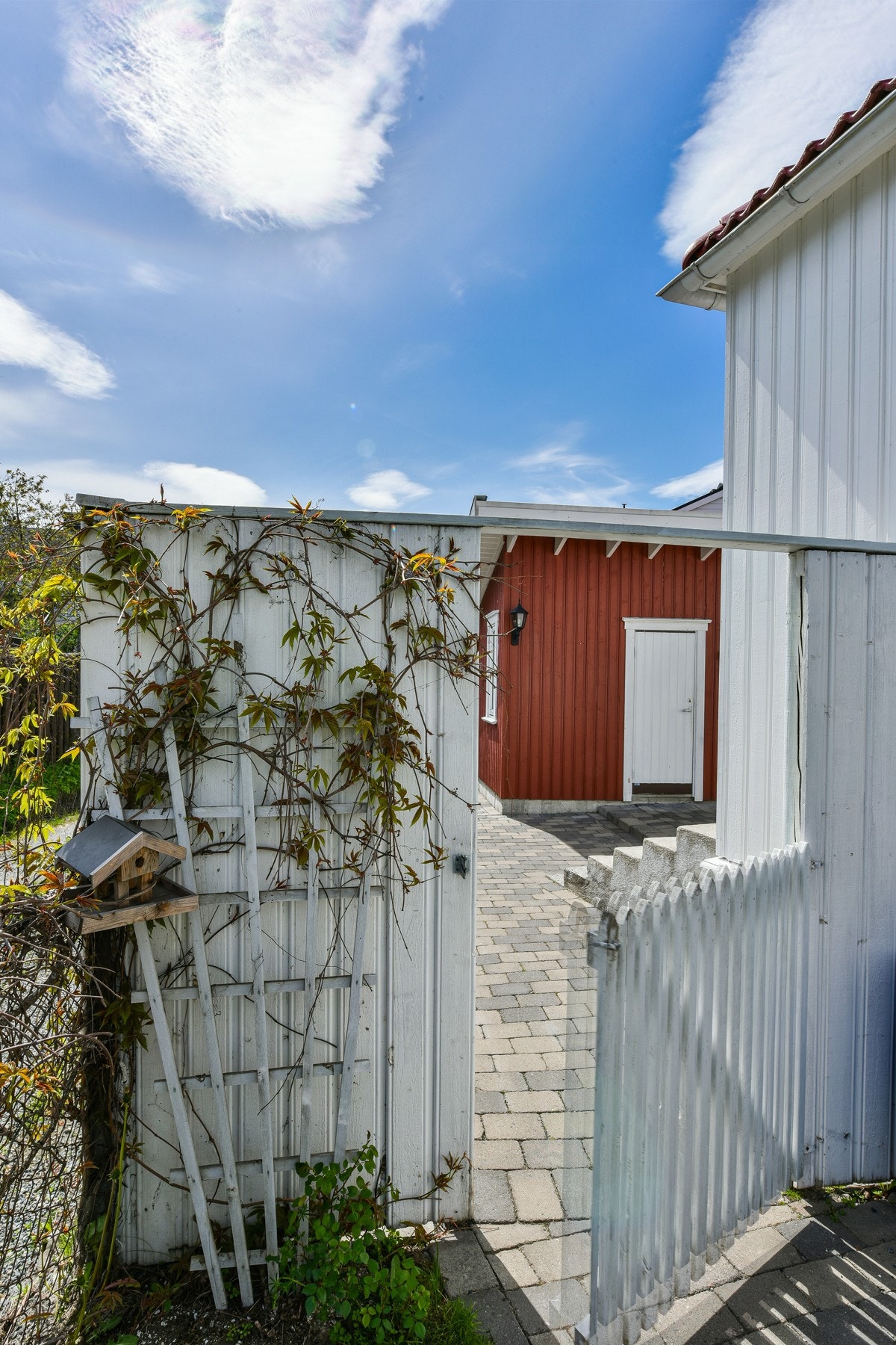 Hagen er pent beplantet. Galleribilde