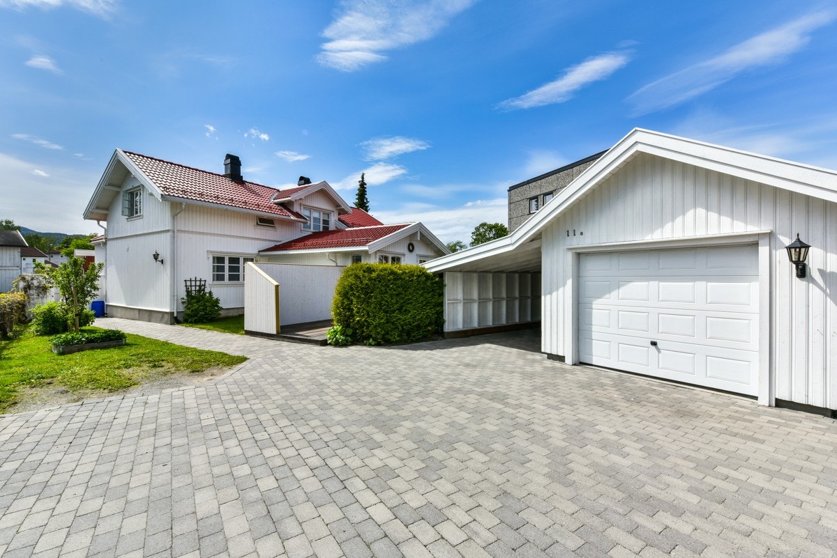 Lekker, oppgradert enebolig med garasje, carport og hybel. Galleribilde