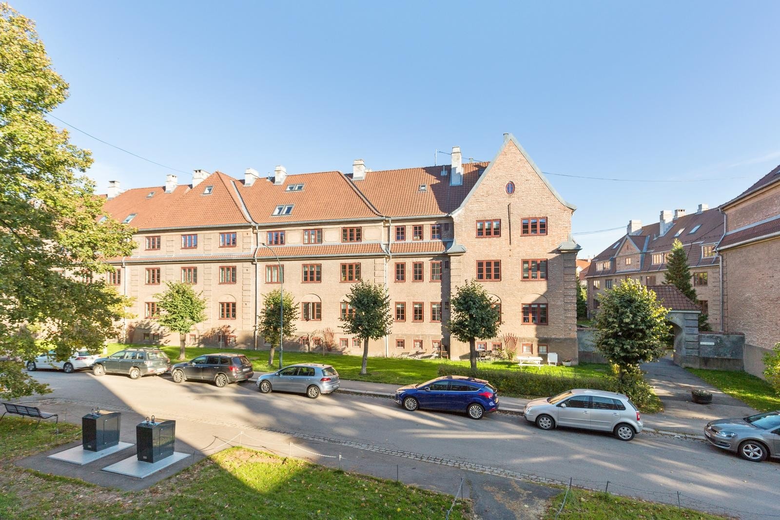 Beboerparkering i området. Galleribilde