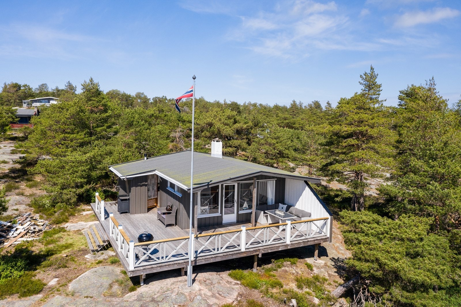 DNB Eiendom v/ Michael Almvik Meyer ønsker deg velkommen til Reffsfjellet 10. Galleribilde