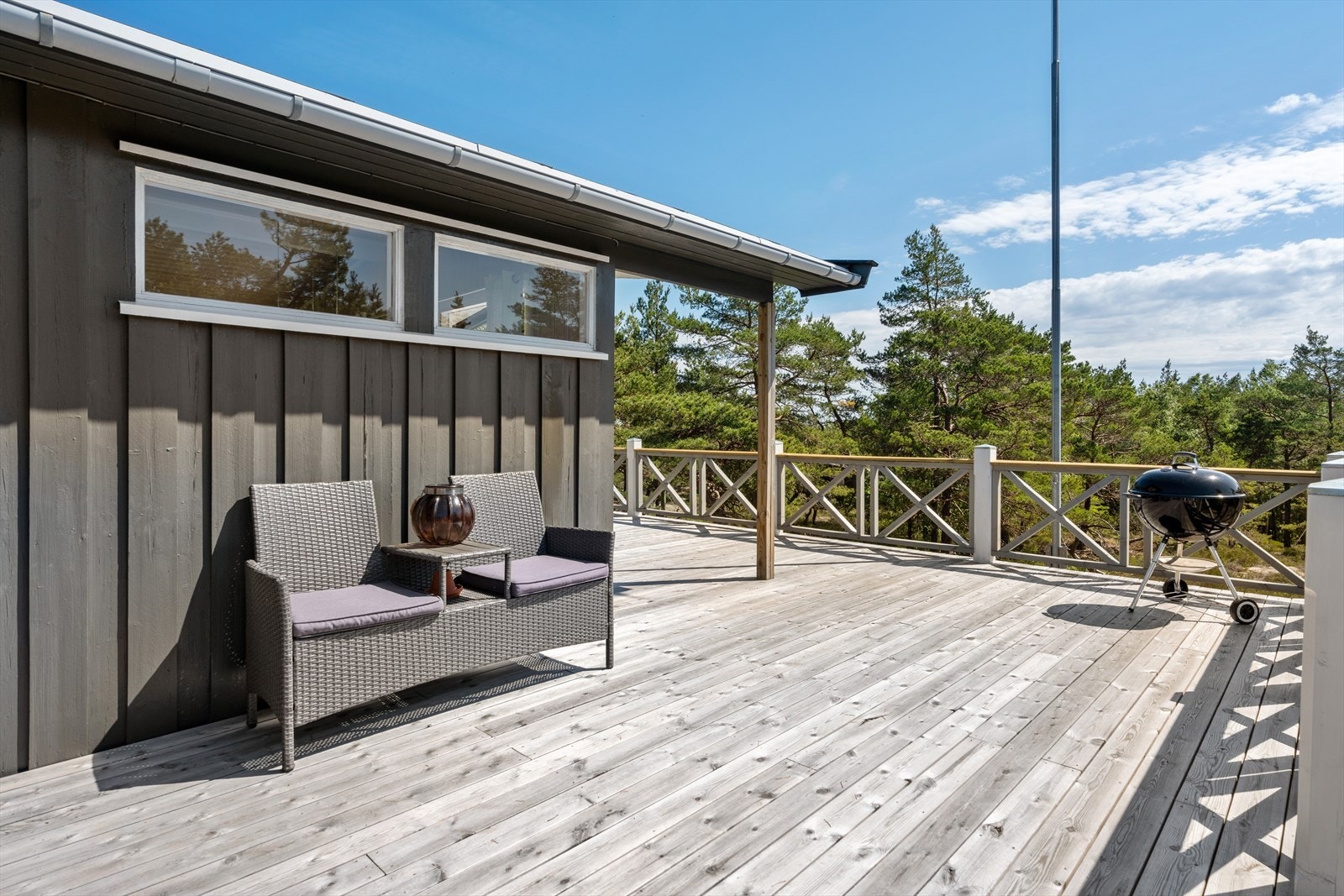 Verandaen kan egne seg til en grillkveld.. Galleribilde