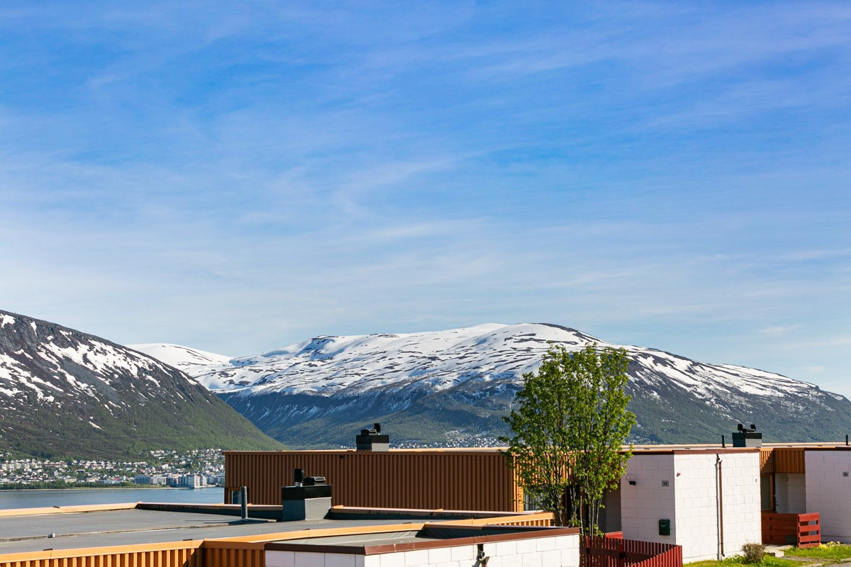 Fin utsikt mot Fjellheisen og Fløyfjellet
