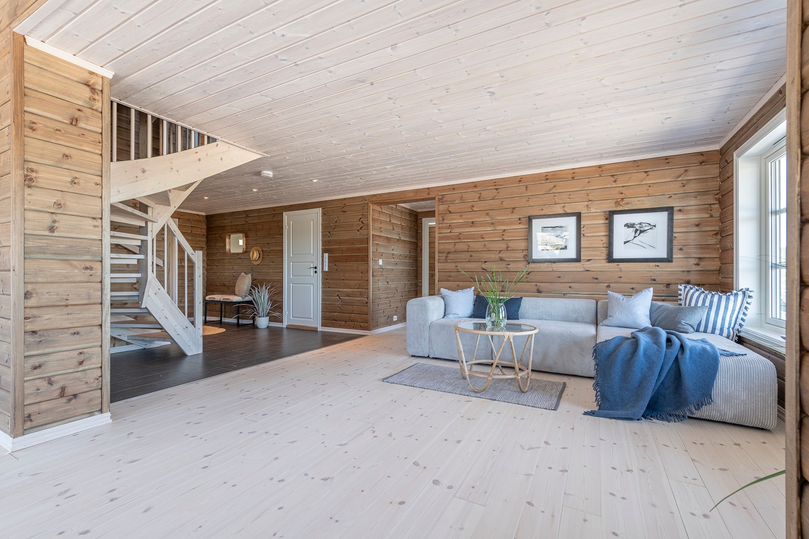 Stue i 1. etasje. Her er innredningmulighetene mange! Galleribilde