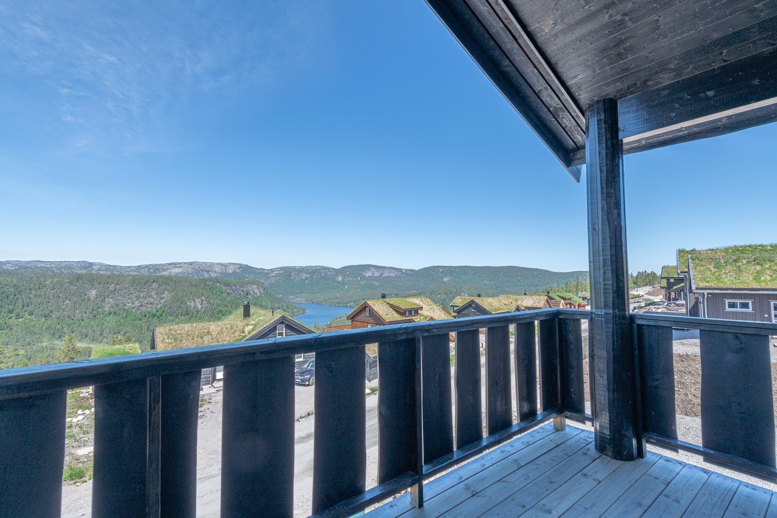 Flott utsikt fra terrasse i 2. etasje Galleribilde