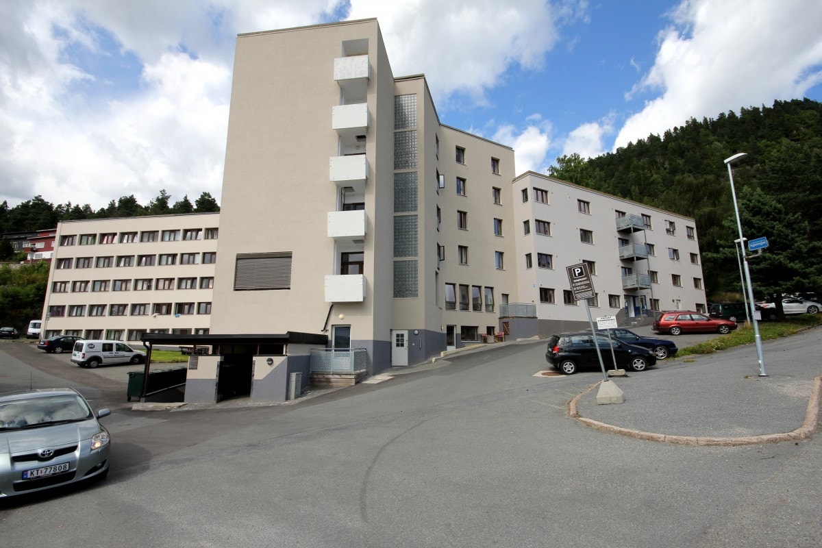 Innkjørsel og parkering i Konggata 53 Galleribilde