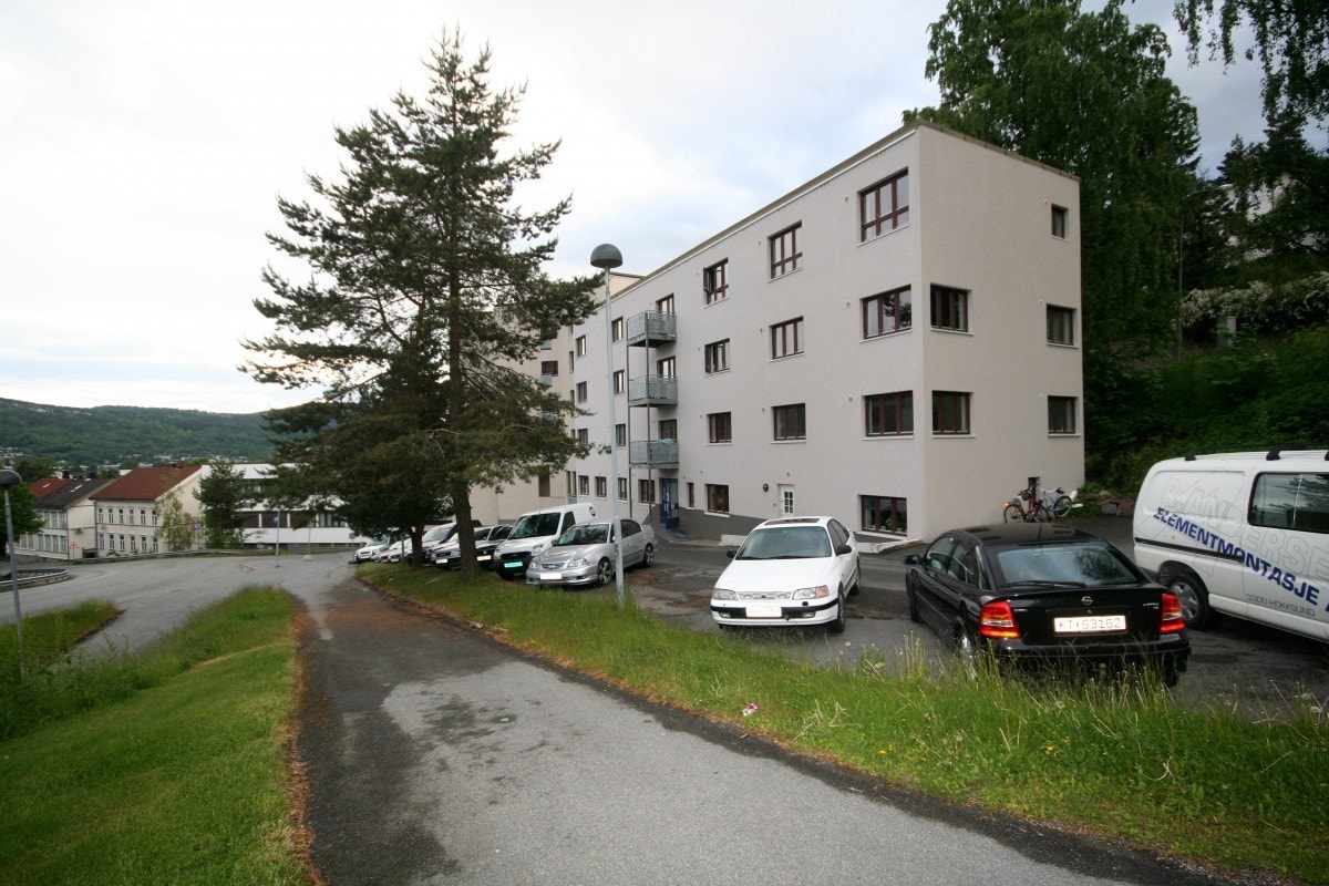 Parkering og hovedinngang Galleribilde