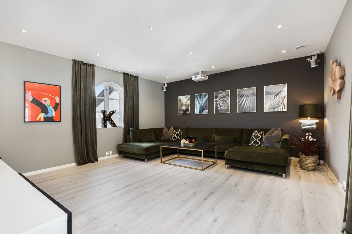 Rommet har god størrelse og byr på flere møbleringsmuligheter. Galleribilde