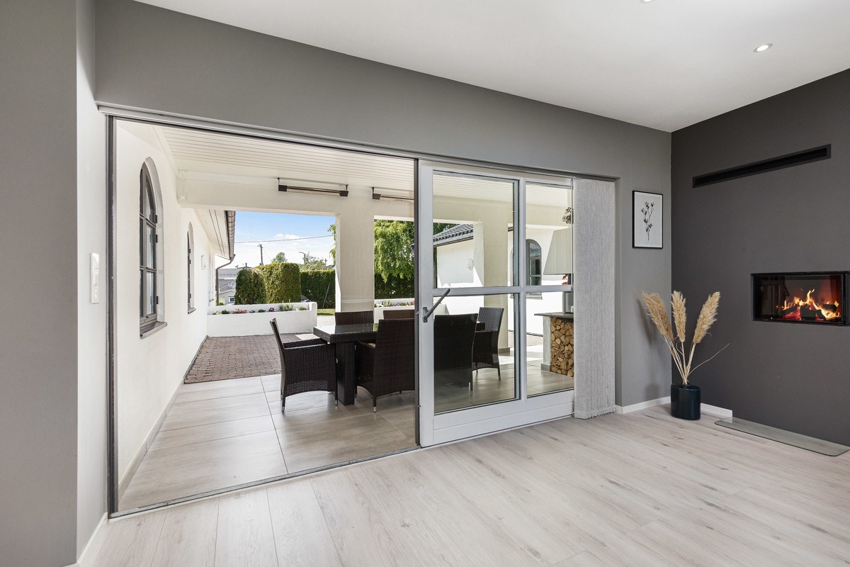 På varme sommerdager kan man åpne opp ut til uteplassen. Galleribilde