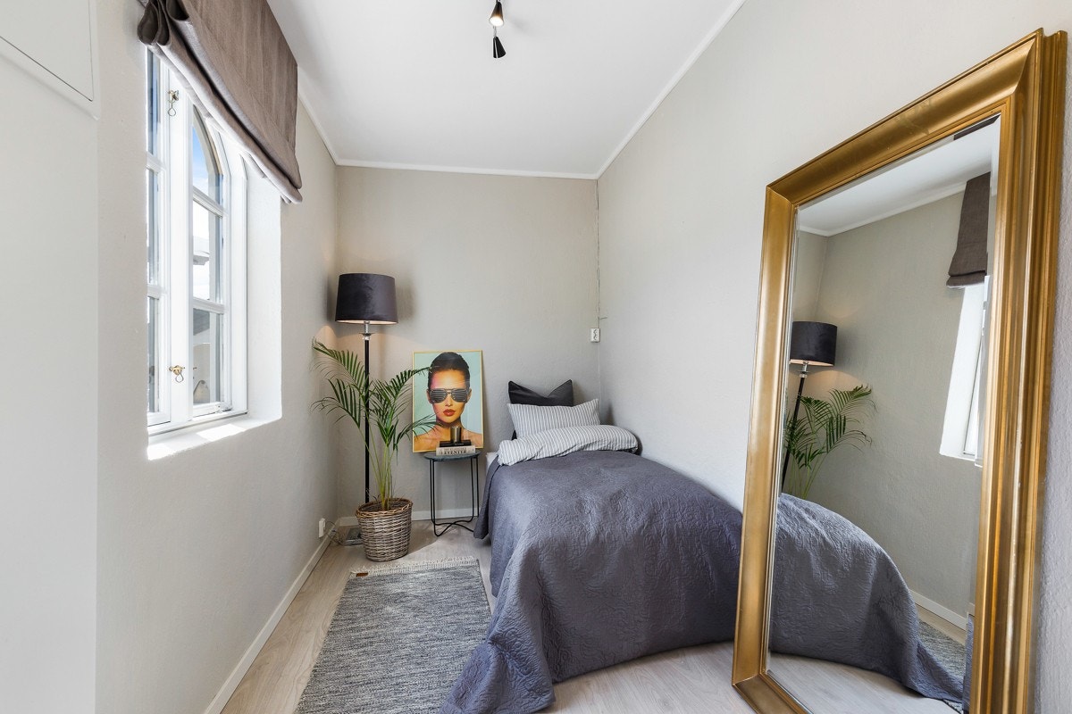 i tillegg til et innredet rom benyttet som et femte soverom. Det gjøres oppmerksom på at bod gjort om til soverom er søknadspliktig. Galleribilde