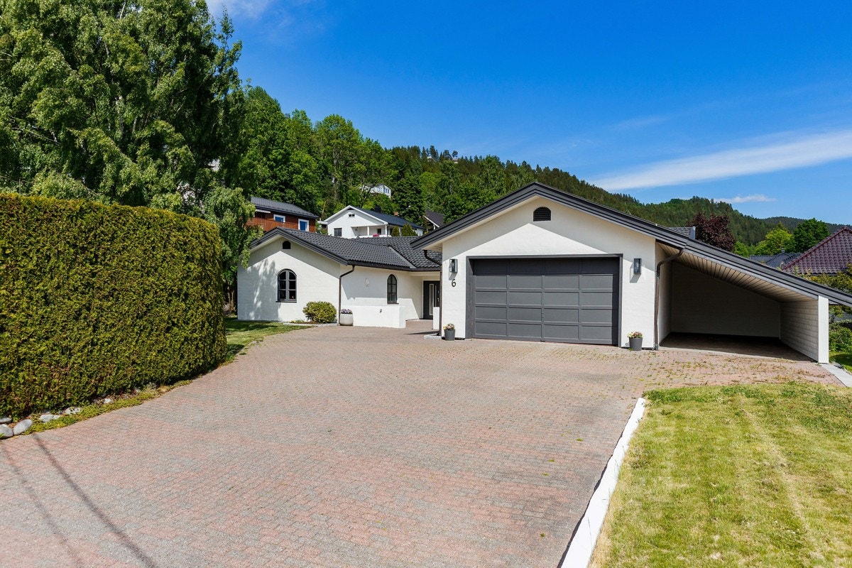 Tomten er pent opparbeidet og gir et godt første inntrykk. Galleribilde