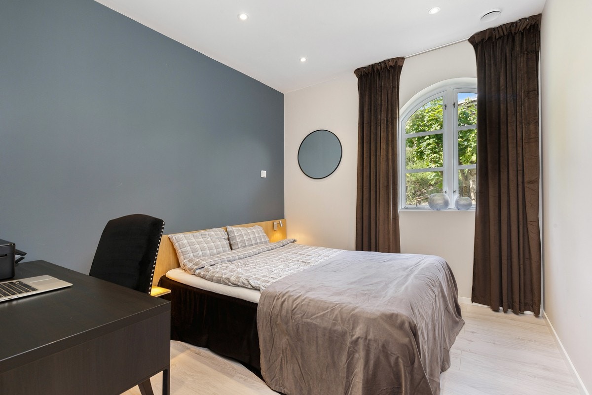 Soverom 2. Soverommene er malt i lune farger. Galleribilde