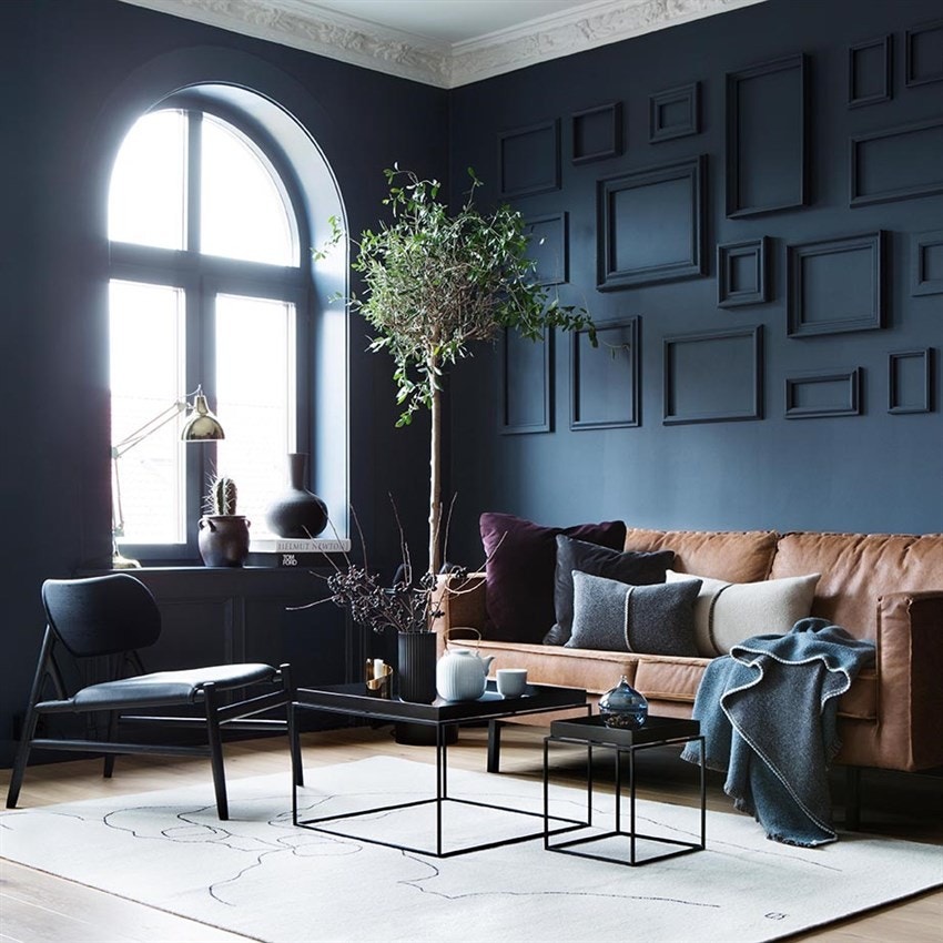 Stuen og kjøkkenet har en åpen løsning - et nydelig rom med en særegen, estetisk og gjennomført stil. Galleribilde