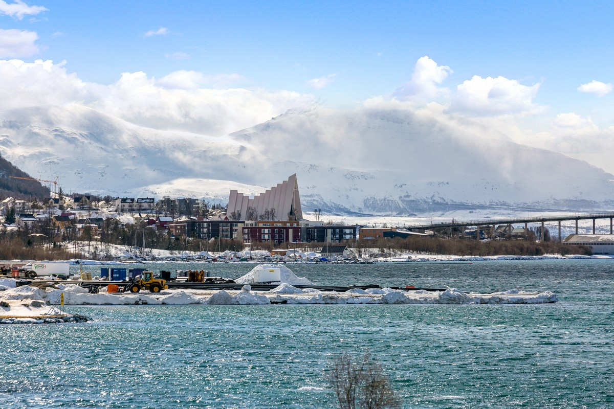 Majestetiske fell på Malangen som bakteppe