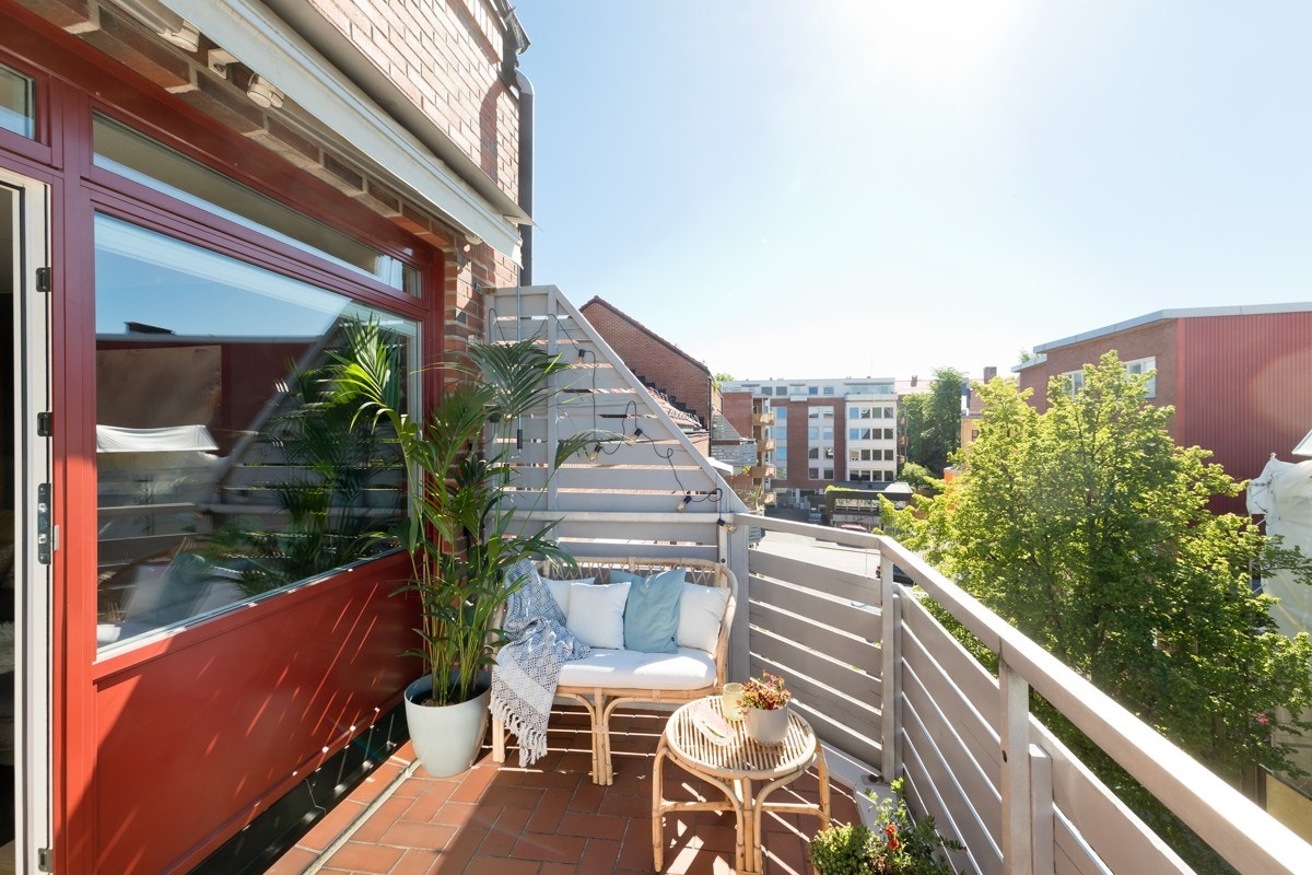Balkongen har fantastiske solforhold, med sol fra ca 08.30-19.00. Galleribilde