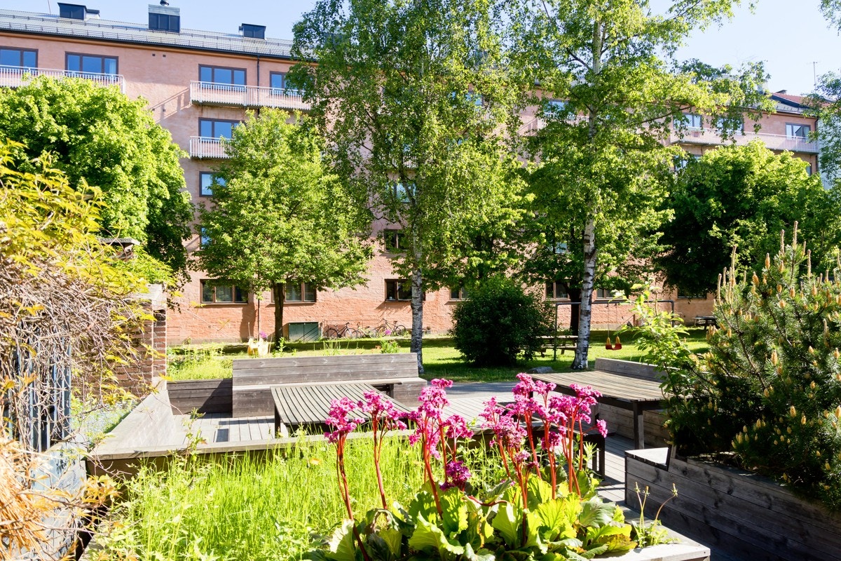 For de voksne er det laget utegrill med rikelig av sitteplasser for sosiale sammenkomster. Galleribilde