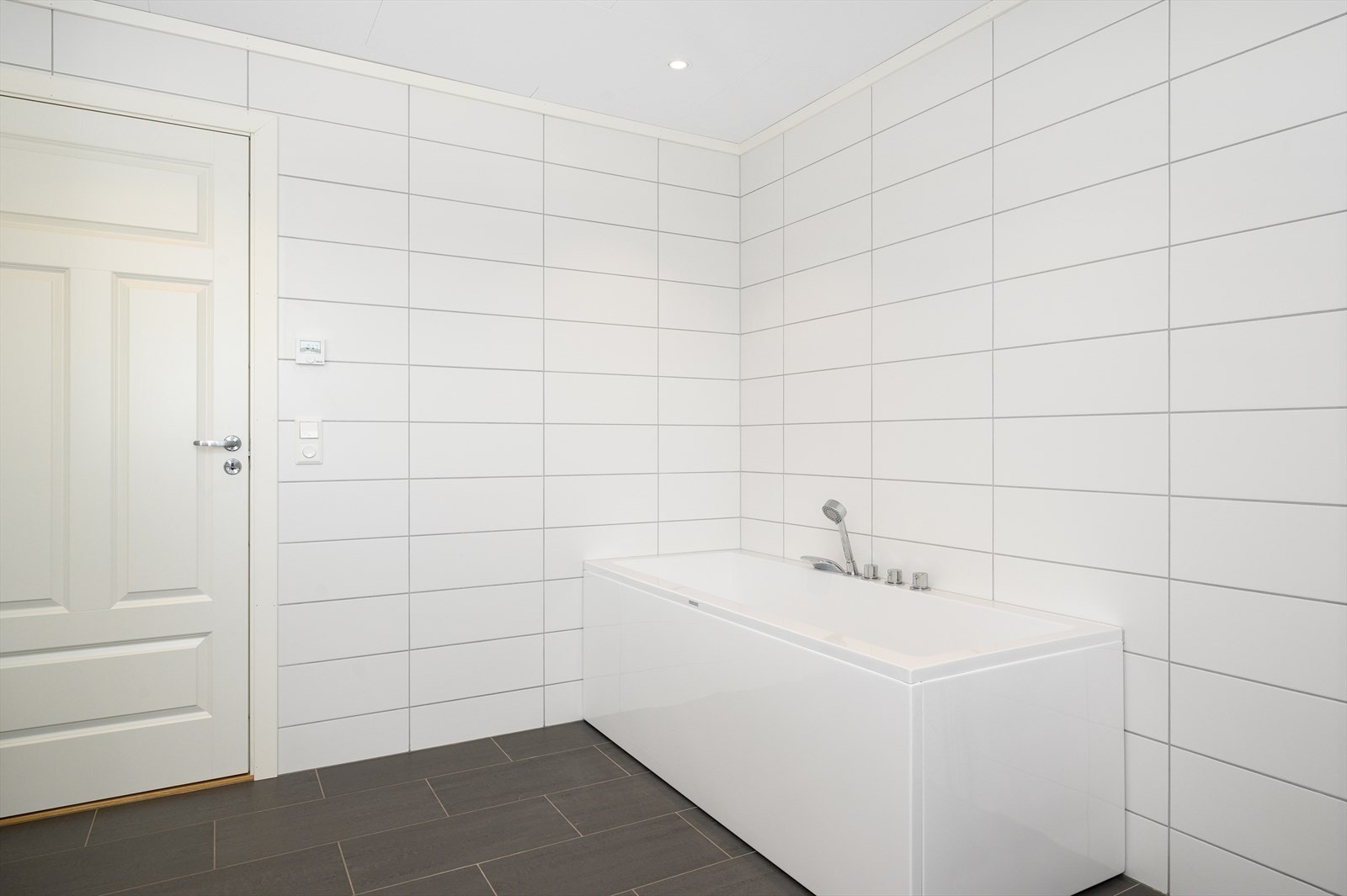 Badet fremstår som delikat og moderne. Galleribilde