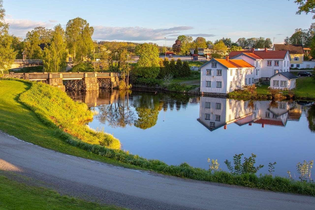 Ved Eidsvollsbygningen finner man flere flotte turområder. Galleribilde