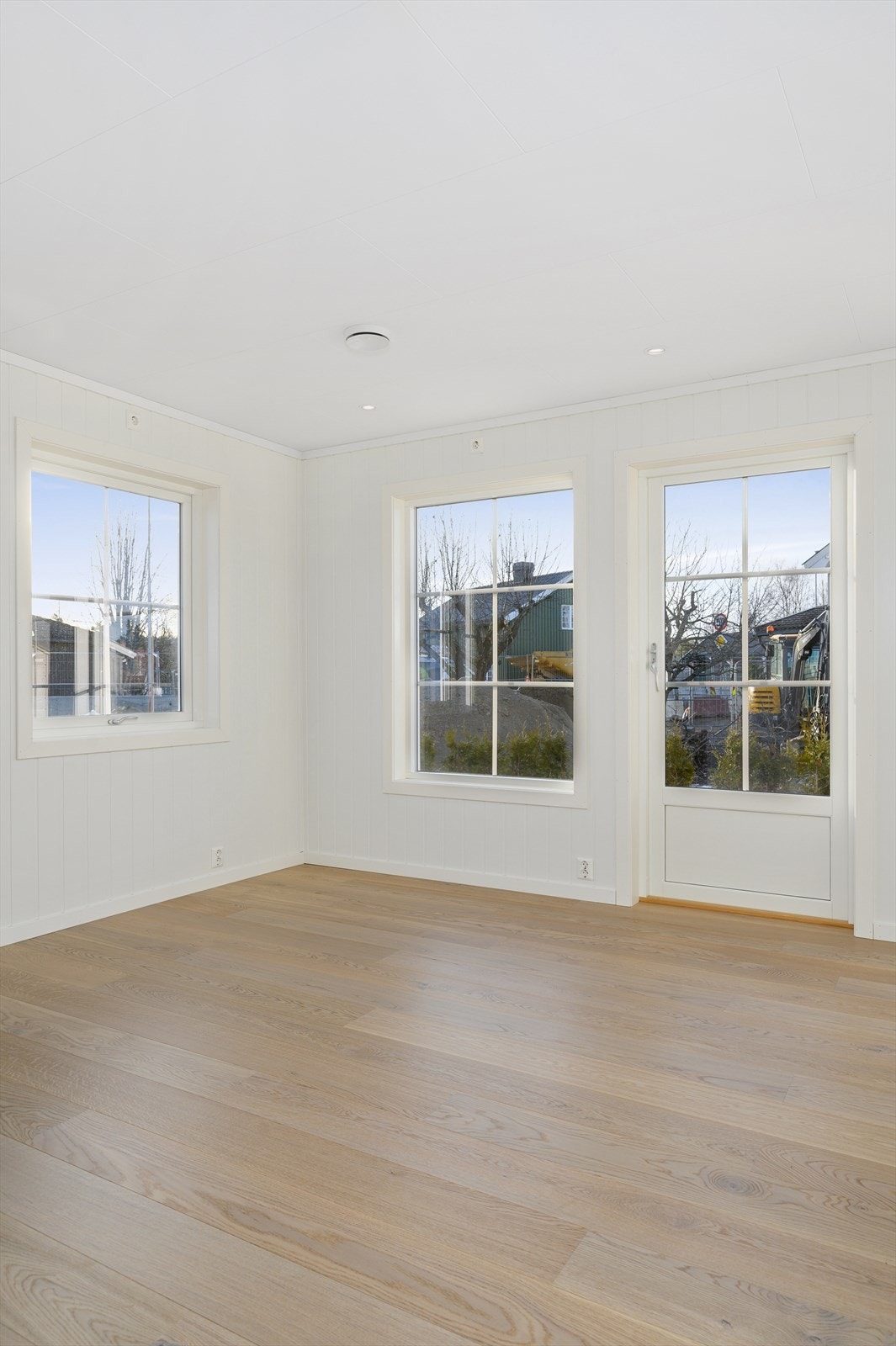 Det er smartpanel på veggene og 1-stavs boen eikeparkett på gulvet. Galleribilde