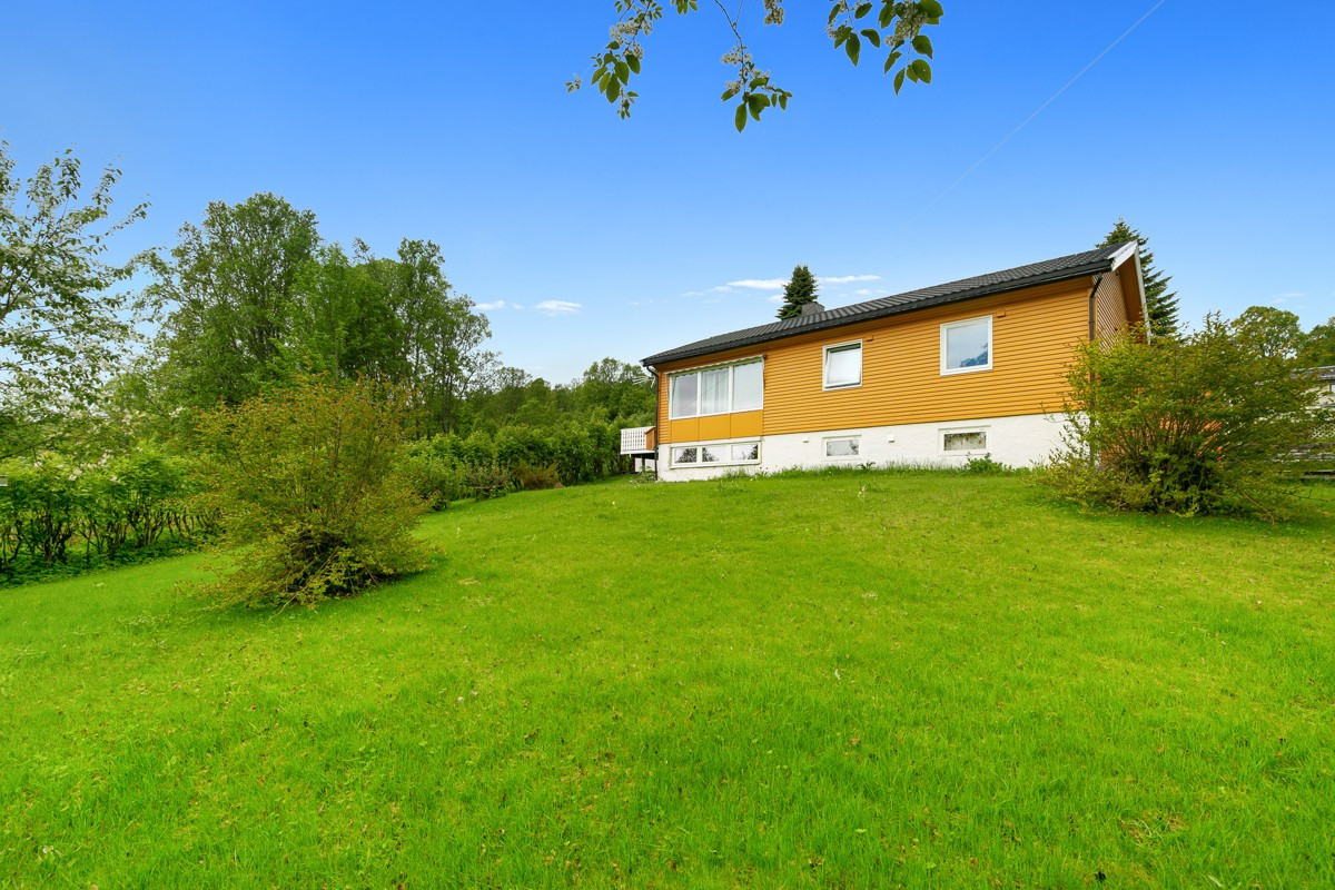 Stor enebolig i barnevennlig boområde