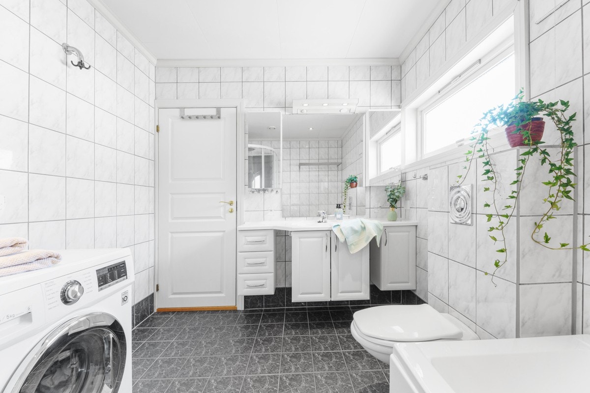 Helfliset bad på ca. 7 kvm. Galleribilde