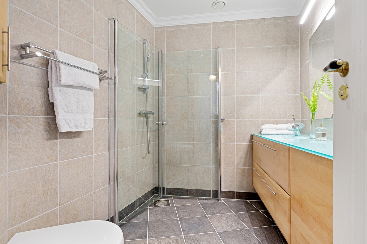 Det andre badet ligger i tilknytning til hallen og er fra 2008. Galleribilde