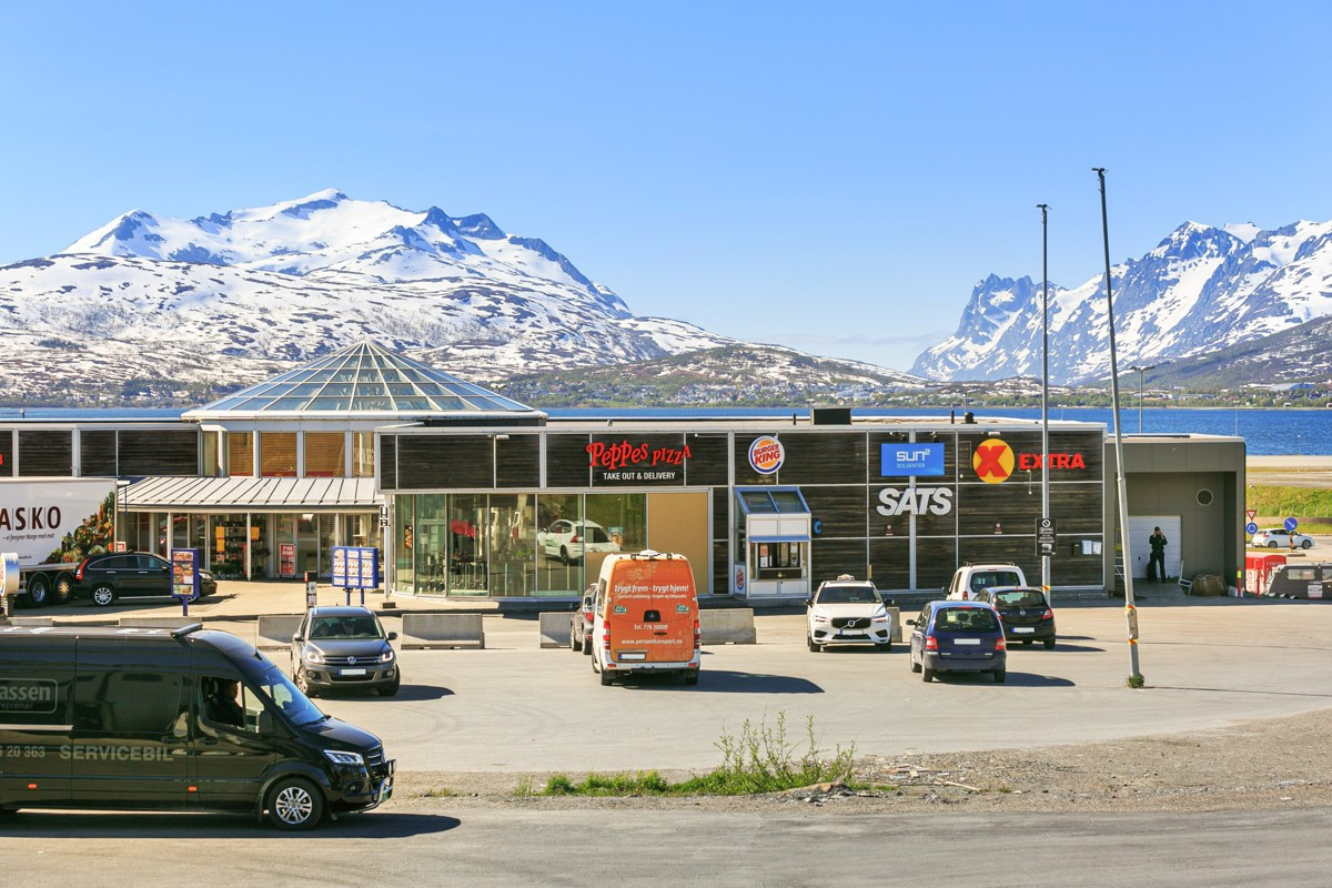 Kort vei til Sats, matbutikk, resturanter, bussholdeplass og Langnes handelspark