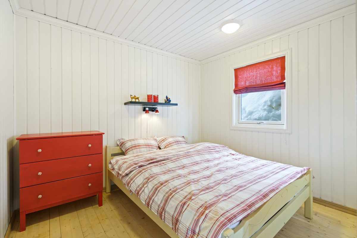 Soverom med plass til stor seng